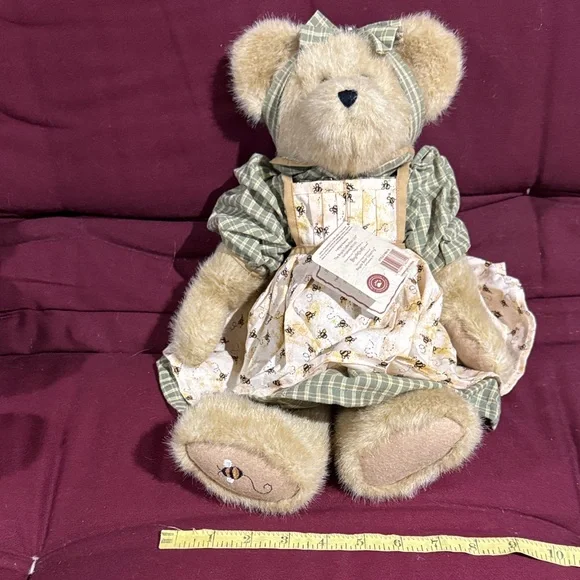 Boyds Bears Mrs Beezley 🐝 Plush Doll with Green and Cream Outfit - Picture 6 of 8